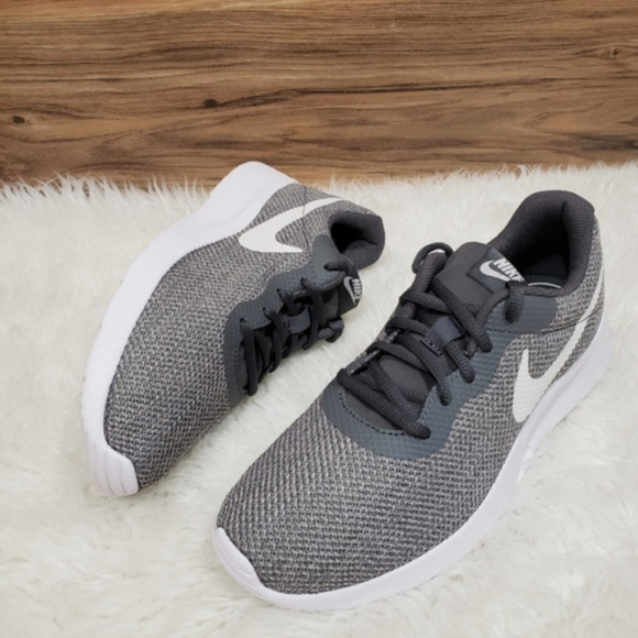 grey nike tanjun trainers